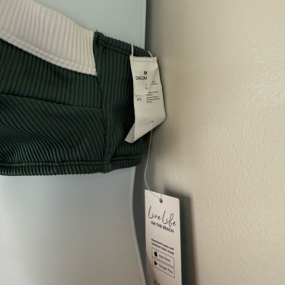 Cupshe Green and White Swim Top New - Picture 3 of 5